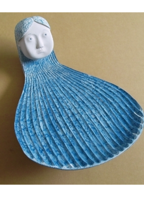 Blue and white pained wooden sculpture called hair by Eishi Takaoka